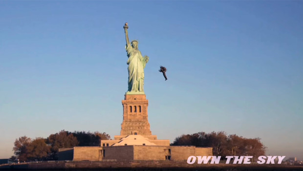 COMMUTE OF THE FUTURE: JetPack Pilot Flies Around Statue of Liberty