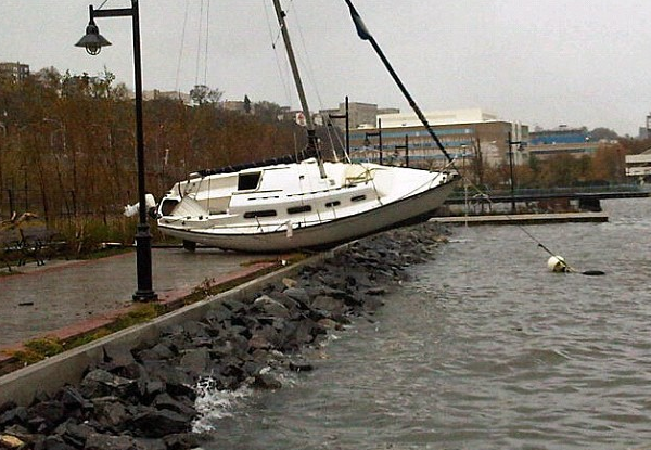 NY Giants quarterback Eli Manning rode out Hurricane Sandy in waterfront  Hoboken, New Jersey apartment – New York Daily News